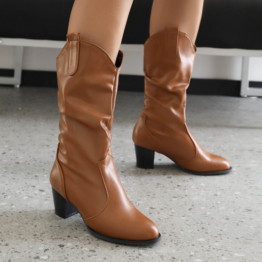 Bottes en cuir simples et tendance